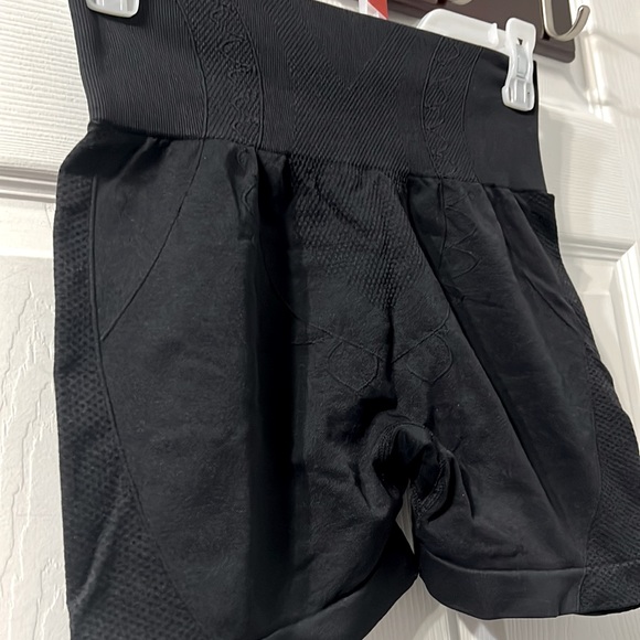 Women Butt Lift Tight Black Short Size M! - Picture 2 of 4